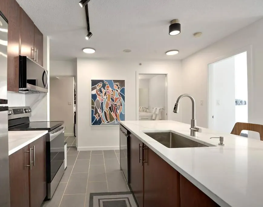 Luxary Condo Downtown Vancouver With Free Parking