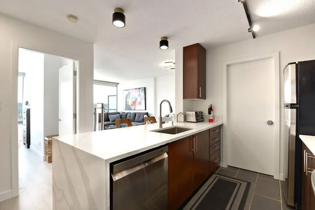 Luxary Condo Downtown Vancouver With Free Parking