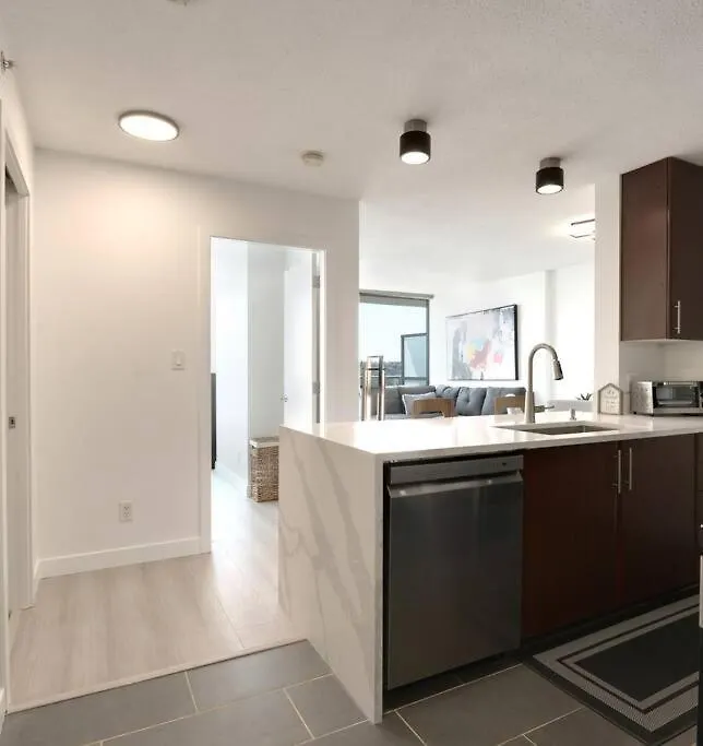 Luxary Condo Downtown Vancouver With Free Parking Apartment