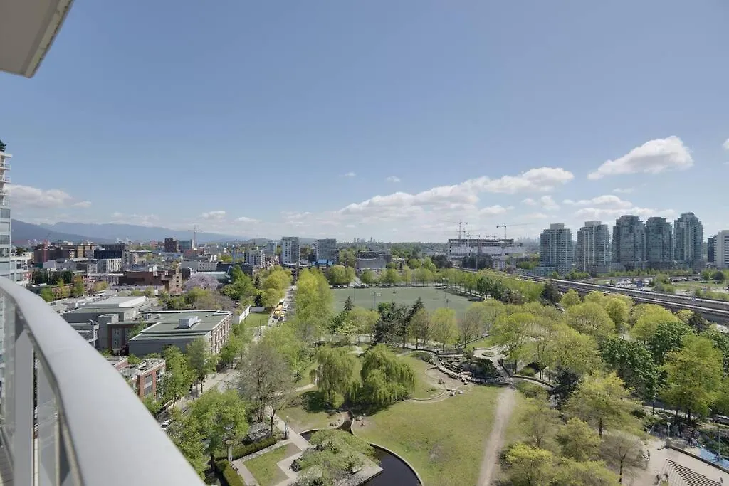 Luxary Condo Downtown Vancouver With Free Parking