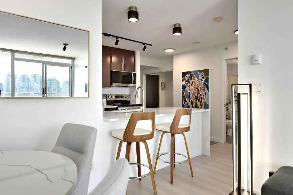 Luxary Condo Downtown Vancouver With Free Parking